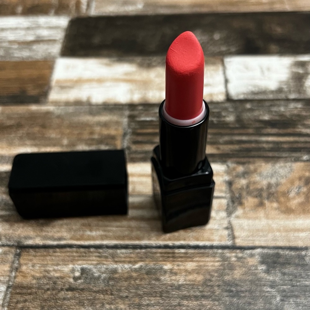 Illamasqua Antimatter Lipstick in Binary